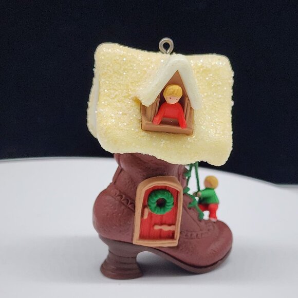 Hallmark Keepsake Ornament Children in Shoe Once Upon A Time 1985 - Picture 5 of 9